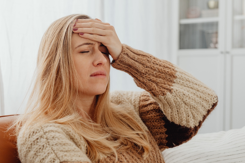 signs of dehydration headache